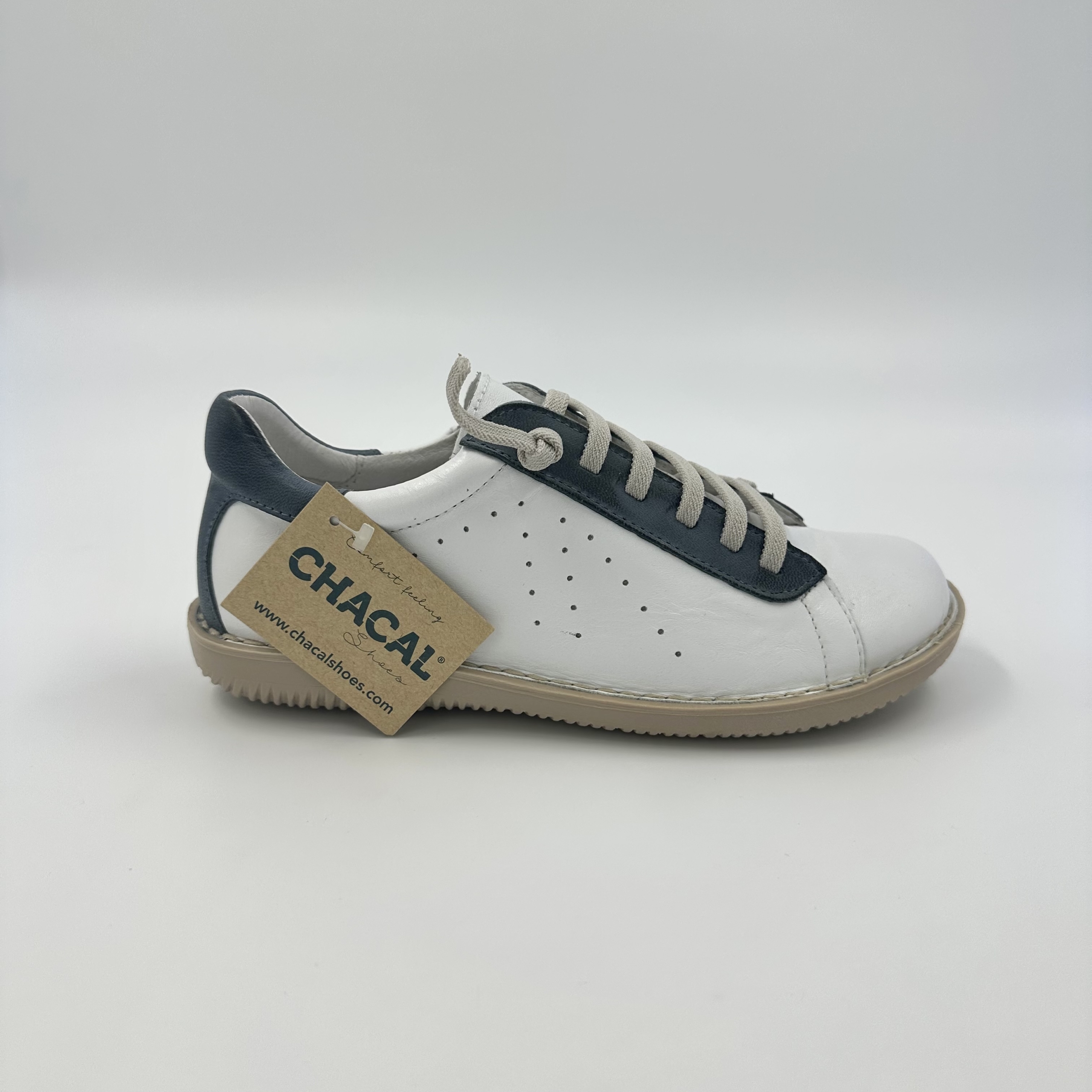 DISPONIBLE EN LIGNE SEULEMENT - CHACAL - CHAUSSURES - #5816 - CERALINE BLANCO - JEANS